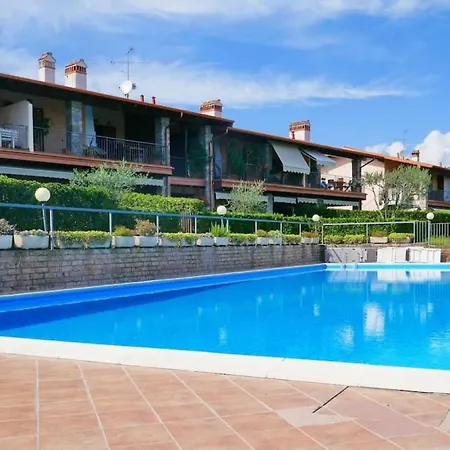 Relax By The Pool - Garden - Garage Appartement