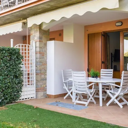 Relax By The Pool - Garden - Garage Appartement