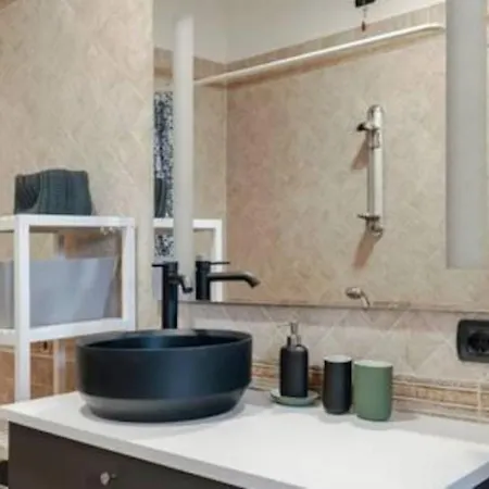 Relax By The Pool - Garden - Garage Appartement